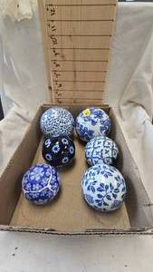 lot 183 image: Vintage Lot of BlueWhite Porcelain Balls