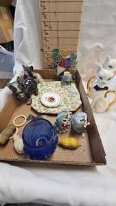 lot 219 image: Cat Salt and Pepper, Figurines, Mouse Toy, Vintage Items