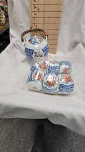 lot 192 image: Japanese Style Teapot wbamboo Handle, and Cups
