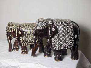 lot 45 image: Indian Bone Inlay Rosewood Elephants