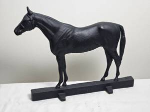 lot 61 image: 45 VA. Metalcrafters Iron Hunter Horse Door Stop