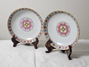 lot 34 image: Famille Rose Saucer Dishes Qing Dynasty Daoguang Period with Baragon Tumed Mark (Pair)