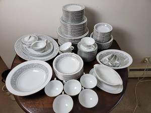 lot 70 image: Elegant Noritake Naples Pattern Chinaware Service