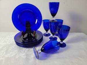 lot 72 image: Vibrant Cobalt Blue Goblet and Dessert Plate Service