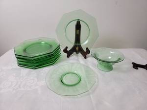 lot 73 image: Green Depression Glass Plate Variety