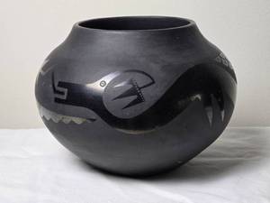 lot 4A image: Striking Pueblo Studio Art Ceramic Blackware Pottery - Maria Martinez