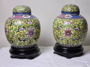 lot 41 image: Antique Chinese Rose Jar Pair - 19th c. - Qing Dynasty