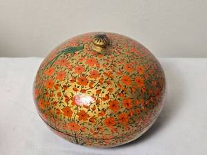 lot 136 image: Stunning Kashmiri Paper Mache Lidded Jar