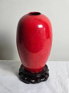 lot 75 image: Stunning Studio Art Ceramic Vase - Scarlet - Ben Owen