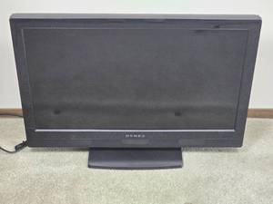 lot 126 image: Dynex 32 LCD TV - DX-32L221A12
