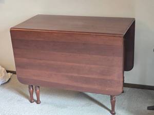 lot 123 image: Vintage Drop Leaf Dining Table