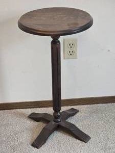 lot 118 image: Vintage Primitive Round Accent Side Table