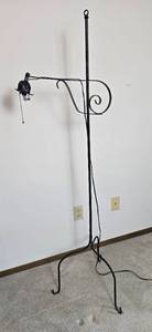 lot 117 image: Stylish Bent Iron Floor Lamp
