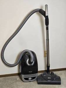 lot 160 image: Miele Electro Plus Vacuum