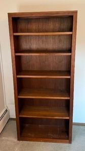 lot 115 image: Elegant 5-Shelf Bookcase - B