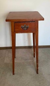 lot 154 image: Vintage MCM Accent Side Table