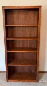 lot 113 image: Elegant 5-Shelf Bookcase - A