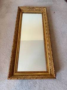 lot 106 image: Vintage Gold Gilt Frame Tall Accent Mirror