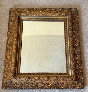 lot 107 image: Gorgeous Vintage Gold Gilt Frame Accent Mirror