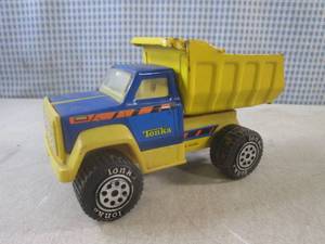 lot 4 image: (F-0) Vintage Tonka Dump Truck...