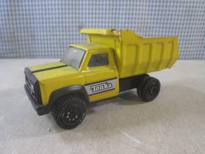 lot 6 image: (F-0) Vintage Tonka Dump Truck...