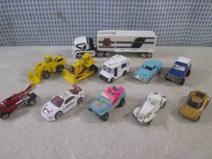lot 16 image: (BS) Assorted Vintage Hot Wheels Ve...