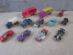 lot 18 image: (G-1) Assorted Vintage Hot Wheels V...