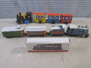 lot 25 image: (BSB) Vintage Wind-Up Zig-Zag Train...
