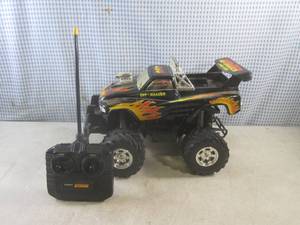 lot 28 image: (FS) Radio Shack Intruder 4x4 Remot...