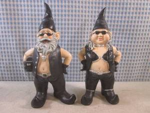 lot 32 image: (CNTR) 2pc Biker Gnomes Couple Figu...