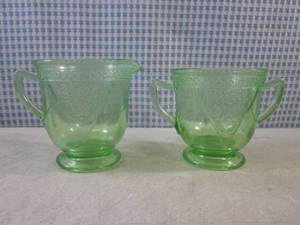 lot 43 image: (FS) Vintage Etched Green Uranium G...