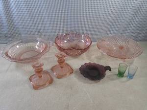 lot 51 image: (CS) Assorted Colored Glass - Fento...