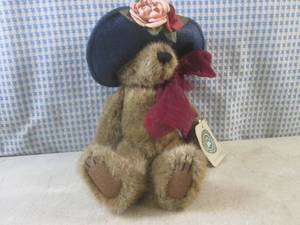 lot 55 image: (EC1) Boyds Bears Aunt Yvonne Dube...