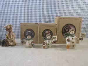 lot 70 image: (CS) 3 The Boyds Collection Carvers...