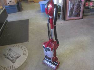 lot 87 image: (EW7) Shark Lift-Away Self Cleaning...