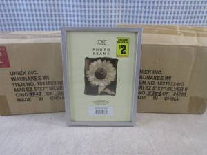lot 119 image: (CSB) 12 - 5x7 Silver Mini EZ Pictu...