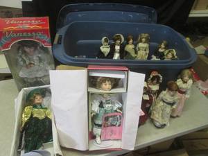 lot 155 image: (G-1) Assortment of Vintage Ceramic...