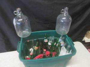 lot 158 image: (G-1) Assortment of Vintage Glass S...
