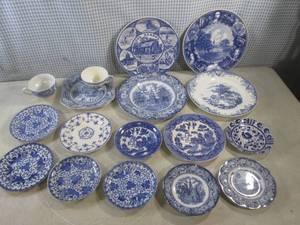 lot 166 image: (BSB) Assorted Vintage Blue & White...