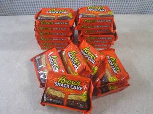 lot 230 image: (B-1) 18 Reeses Snack Cake -2 Cakes...