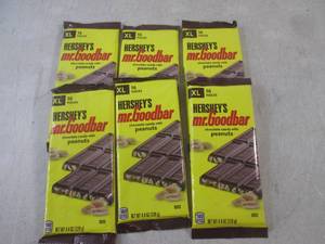 lot 232 image: (B-1) 6 XL 16pc Hersheys Mr. Goodb...
