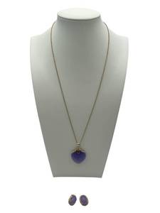 lot 5 image: Exquisite 14K Gold Lavender Jade Heart Pendant with 14K Gold Necklace (Stamped 585 Croatia) with Matching 14K Earrings