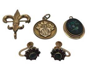 lot 13 image: Vintage Fractional Gold Jewelry Lot
