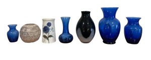 lot 73 image: Glass Vase Lot