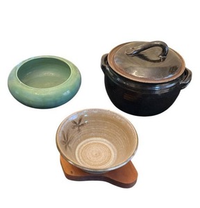 lot 81 image: Wonderful Vintage Stoneware Pottery Collection