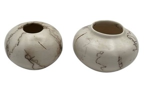 lot 84 image: Vintage Horsehair Pottery Lot - Signed Holmes