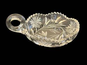 lot 101 image: Wonderful Vintage Cut Crystal 6 Nappy Dish with Finger Loop Handle