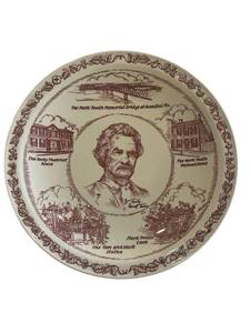lot 111 image: Vintage Mark Twain Vernon Kilns (USA) Collectors Plate
