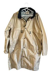 lot 122 image: Nice Mens Travel Smith Gore-Tex Hooded Long Jacket (Size Large)