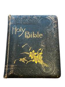 lot 136 image: Antique 1881 New and Old Testaments Large Print Bible Published by Cranston and Stowe